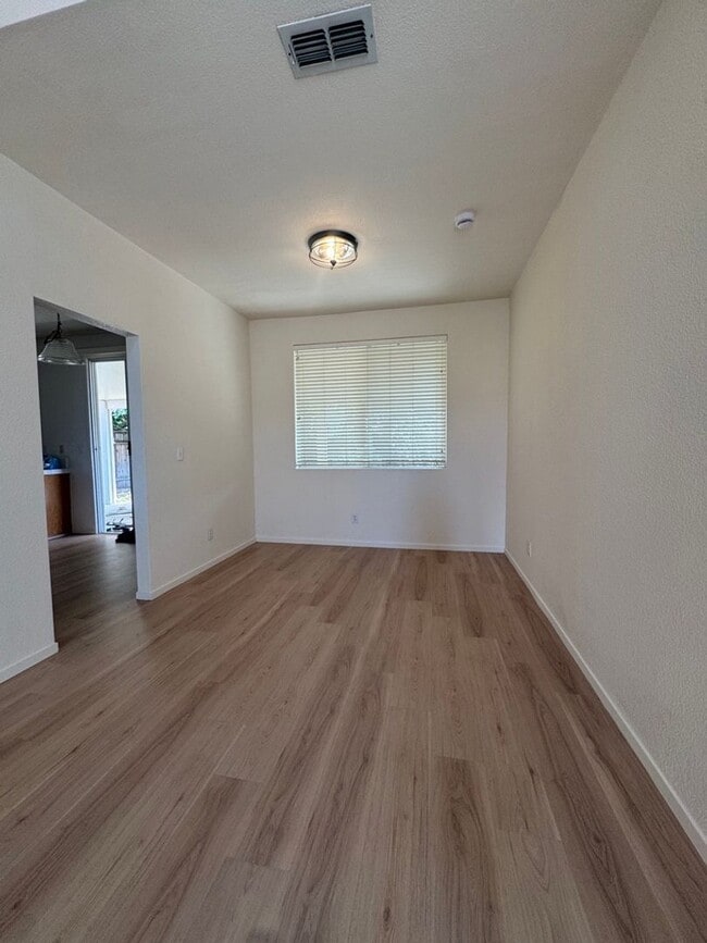 Building Photo - Beautiful 4BD, 2.5BA Home in a Great Location!