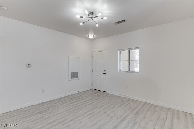 Building Photo - 1301 Red Gable Ln
