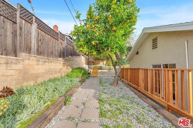 Building Photo - 2279 India St