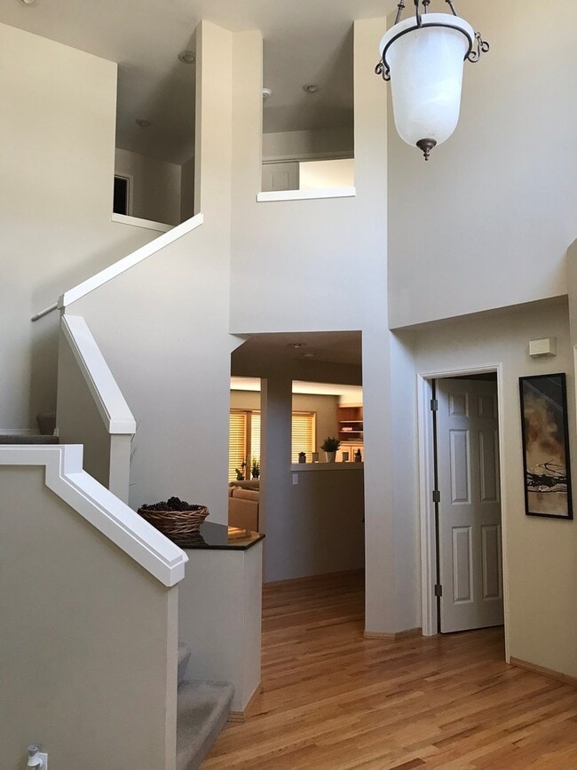 Building Photo - Spacious North Bend Home- 50% off 1 mo!! *