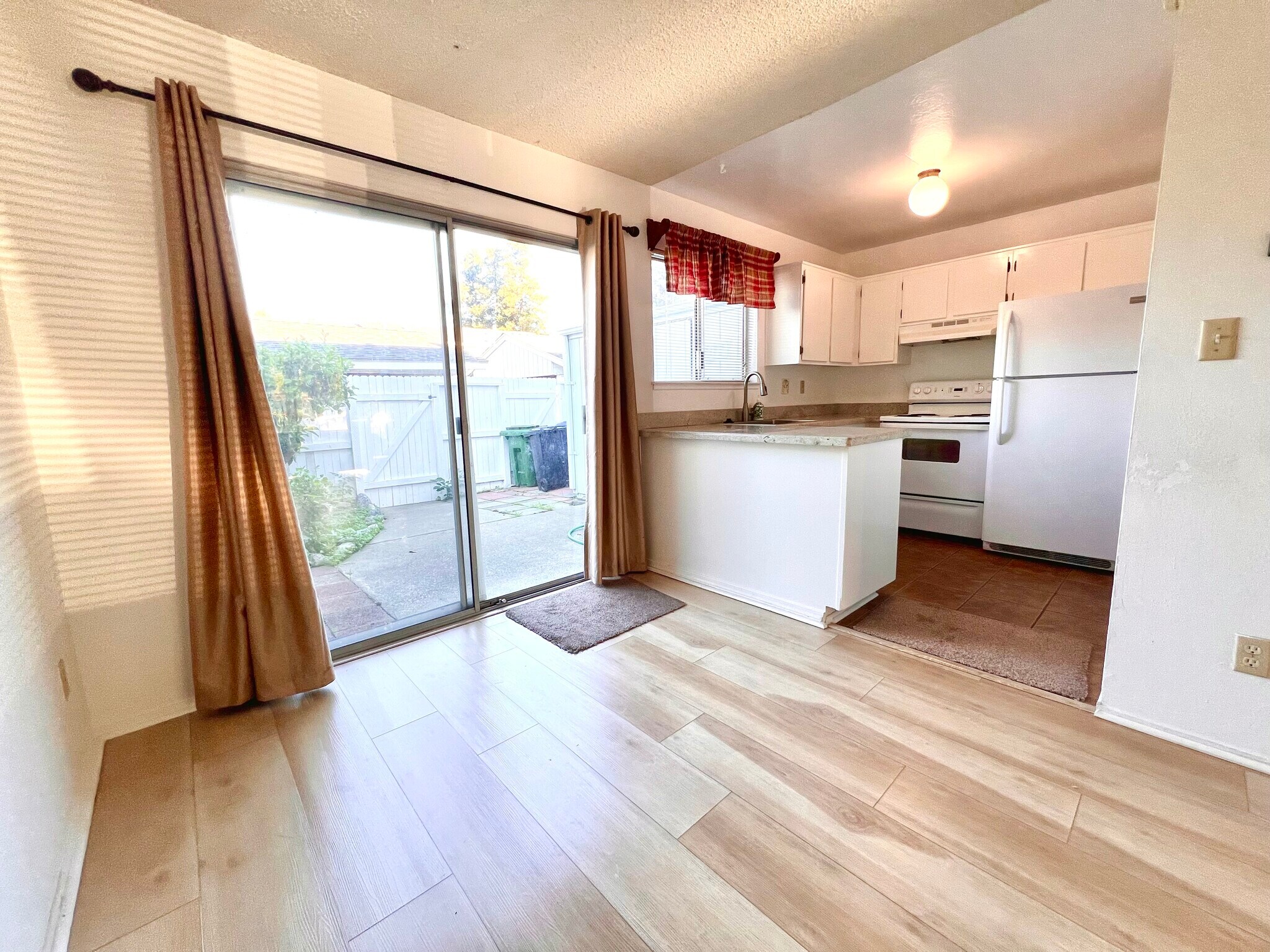 Building Photo - 38612 Royal Ann Cmn