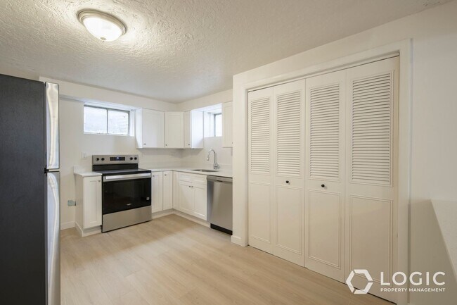 Building Photo - 3151 Quincy Ave