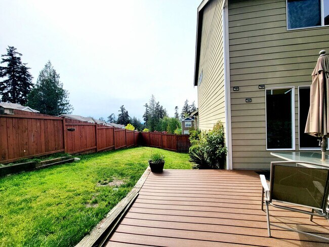 Building Photo - Bright, Spacious 4 bedroom in Poulsbo