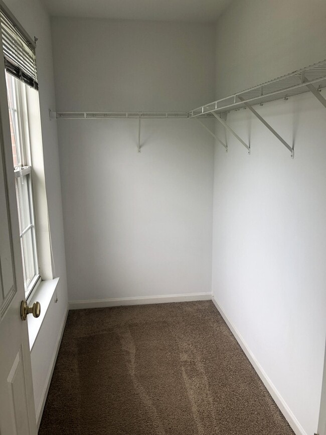 Building Photo - 754 Thornbury Ct