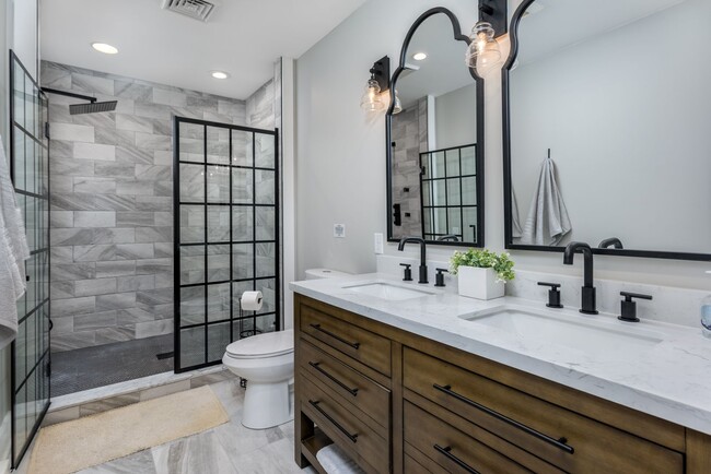 Building Photo - 608 N Front St