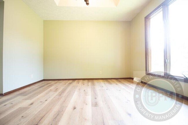 Building Photo - Spacious 3 Bed 3 Bath House