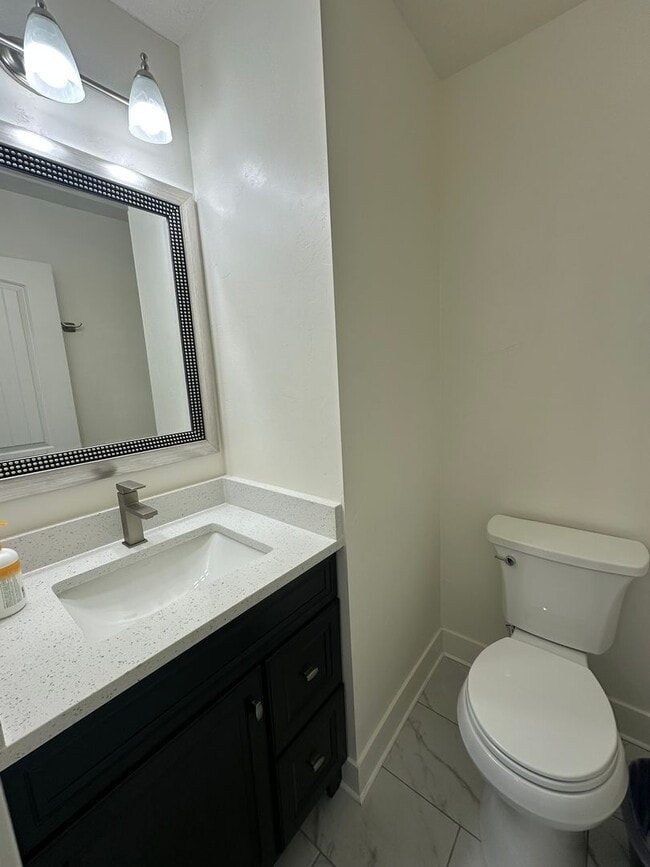 Building Photo - Modern 4-Bedroom South Ogden Home with 2 K...