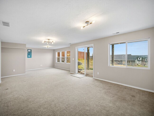 Building Photo - Charming North Spokane Home in a Quiet Neighborhood ? Limited-Time Move-In Special: Half Off Your...