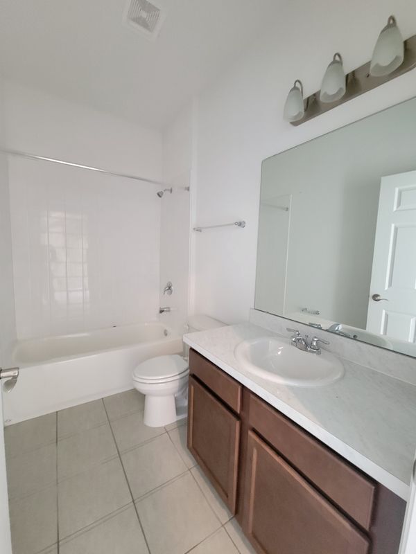 Building Photo - 1346 Normandy Dr