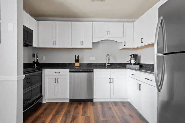 Building Photo - 2-Bedroom, 2-Bath Apartment in Fayetteville – Spacious Layout & Great Location!