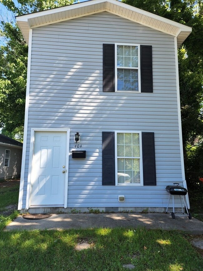 Building Photo - Ideal Home Located in the City Limits - Ap...