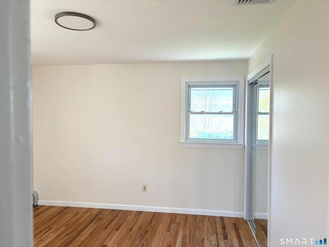 Building Photo - 3 Carmen St