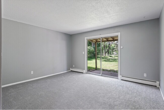 Building Photo - 968 Gershwin Ave N