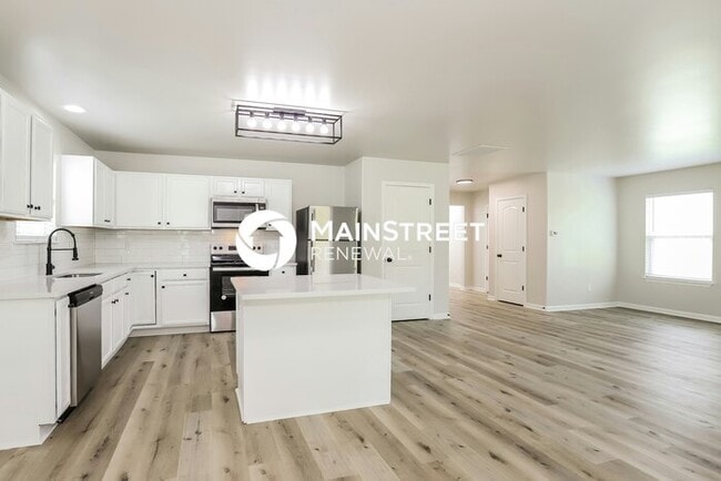 Building Photo - 3 Bedroom Pet-Friendly Home in BURLINGTON,...