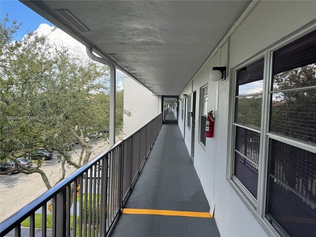 Building Photo - 13250 SW 4th Ct