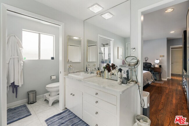 Building Photo - 12237 Hesby St