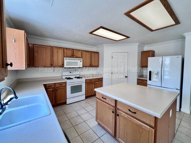 Building Photo - 6054 E Hampton Way