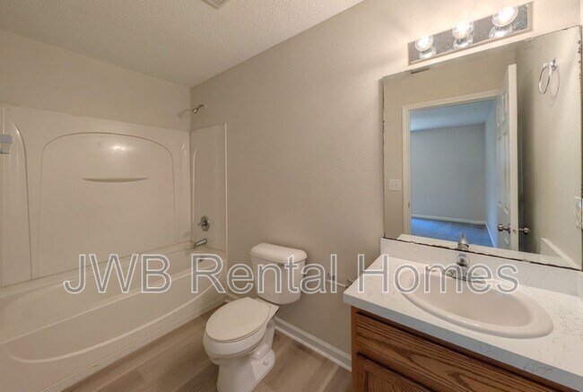 Building Photo - 4373 Melissa Ct W