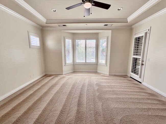 Building Photo - $2,695 Bullard & Hwy 99, 4 Bedroom With So...