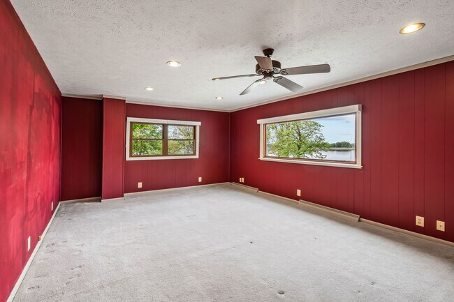 Building Photo - 2083 Chapman Lake Dr