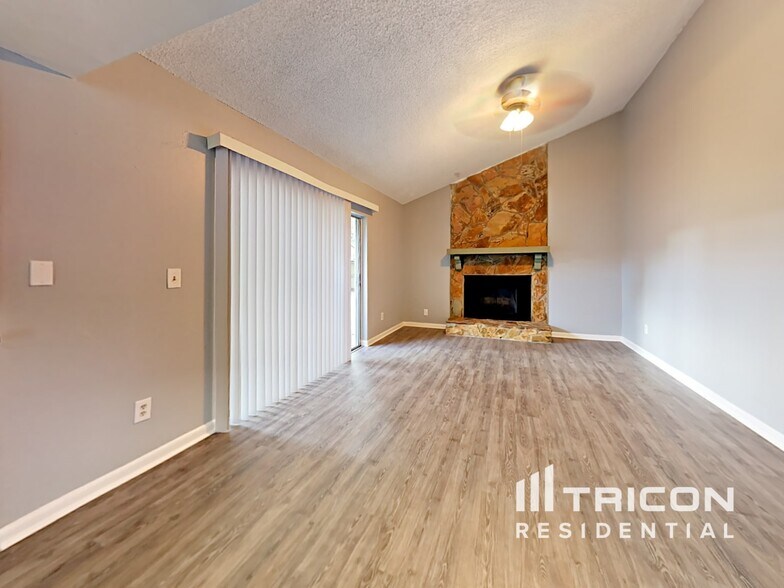Building Photo - 603 Ephrata Dr