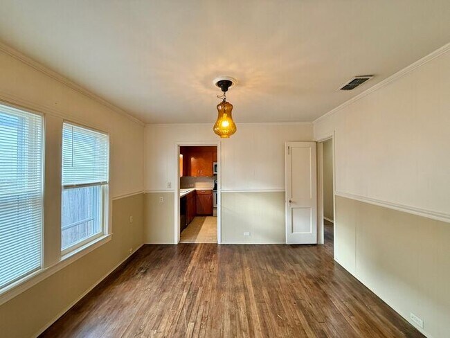 Building Photo - Tour Today! 2 Bedroom, 1 Bath Home