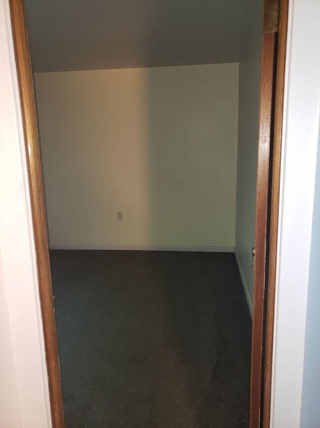 Building Photo - 1065 NE Duncan Ln