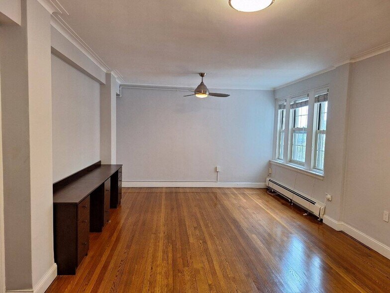 Building Photo - 1485 Beacon St