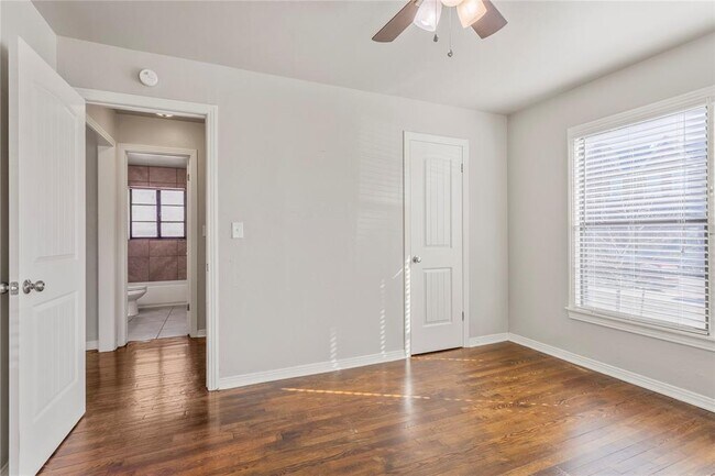 Building Photo - 1217 N Blackwelder Ave