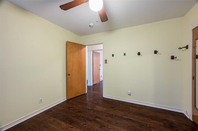 Building Photo - 2726 Crest Ridge Dr