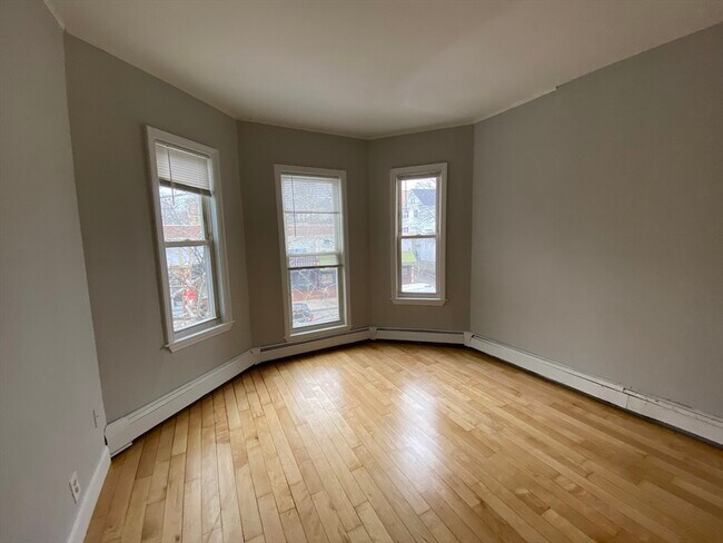 Building Photo - 139 Bowdoin St