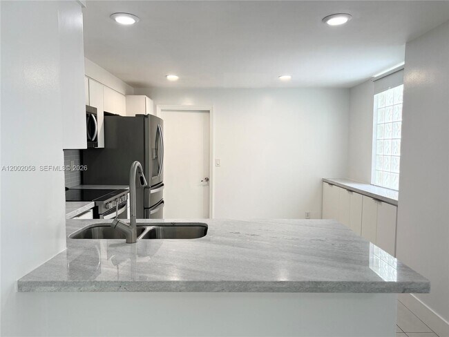 Building Photo - 1524 Coronado Rd