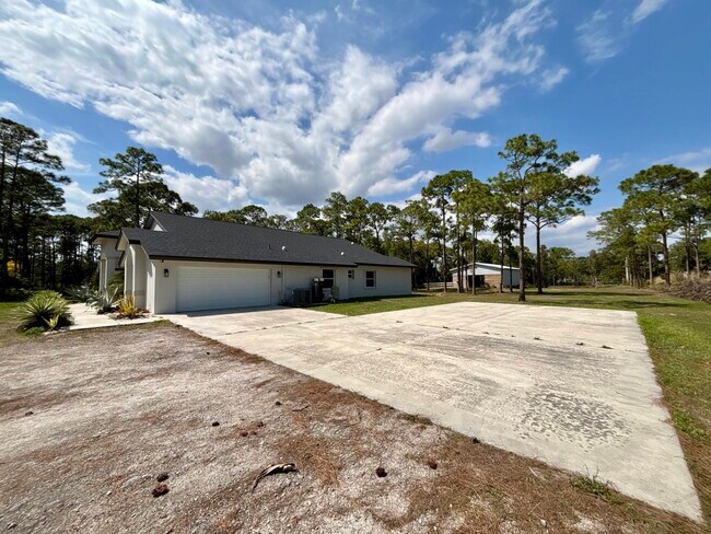 Building Photo - 16105 Temple Blvd