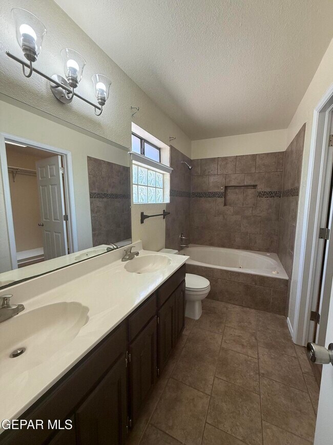 Building Photo - 12000 Ivory Gate Way