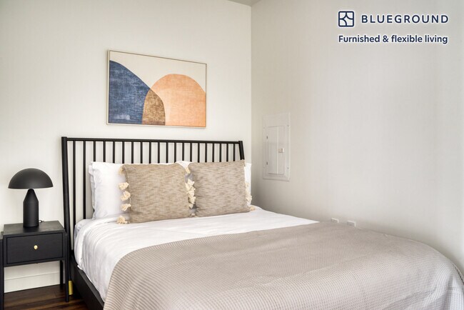 Building Photo - 12258 NE 12th Ln