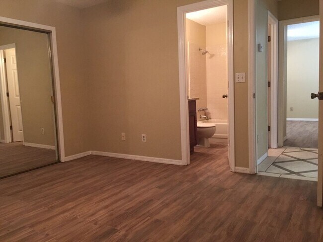 Building Photo - 2/2 Beutiful Condo at Hidden Springs -  Do...