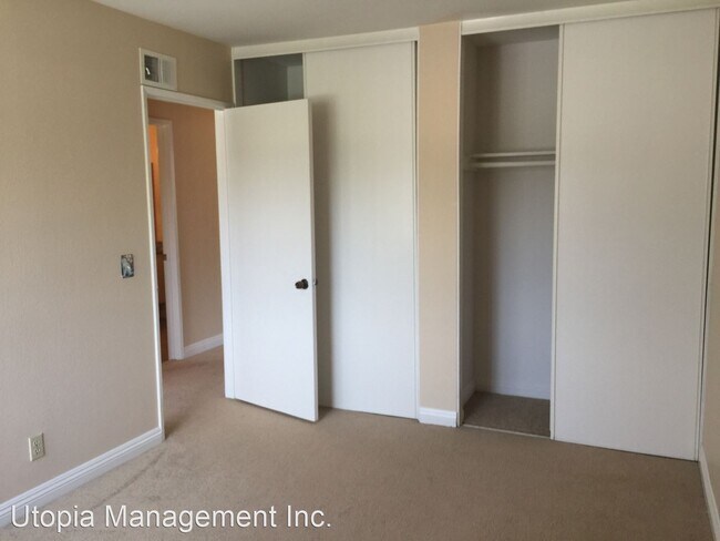 Building Photo - 4 br, 2.5 bath House - 7965 Hillandale Drive