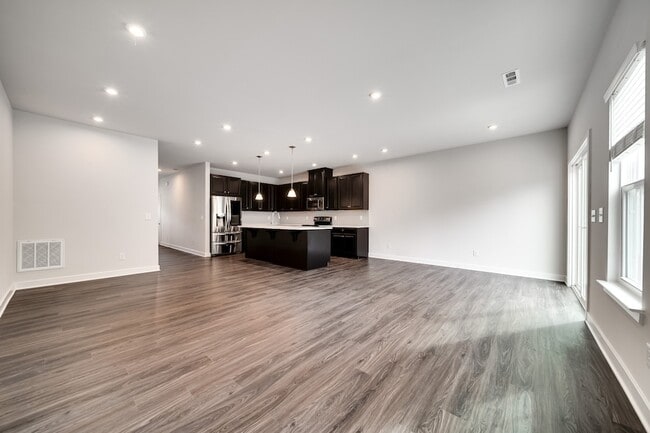 Building Photo - 645 Exmoor Dr
