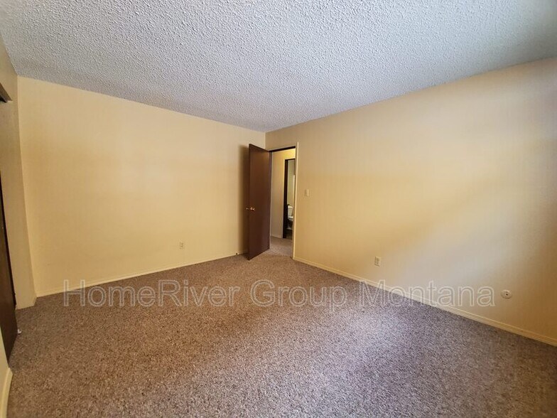 Building Photo - 913 Pattee Creek Dr