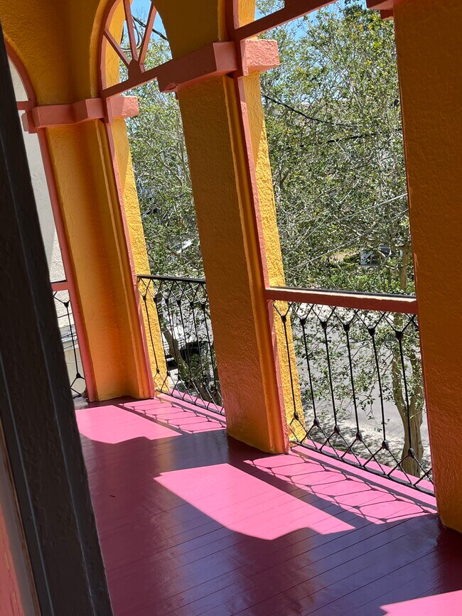 Coffee on the porch - 504 Adams St