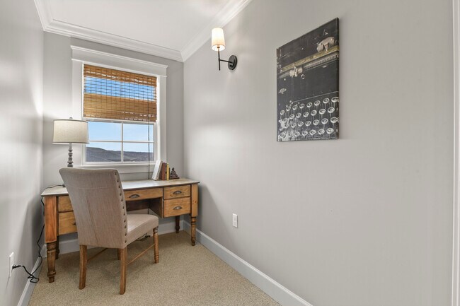 Building Photo - 1950 Mesa Park View