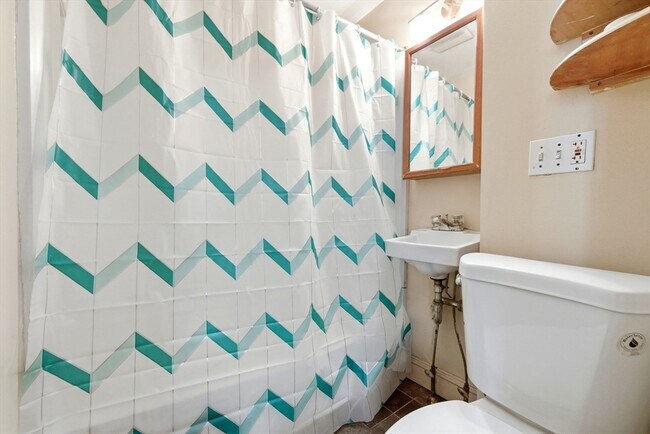 Building Photo - 13 Fulkerson St