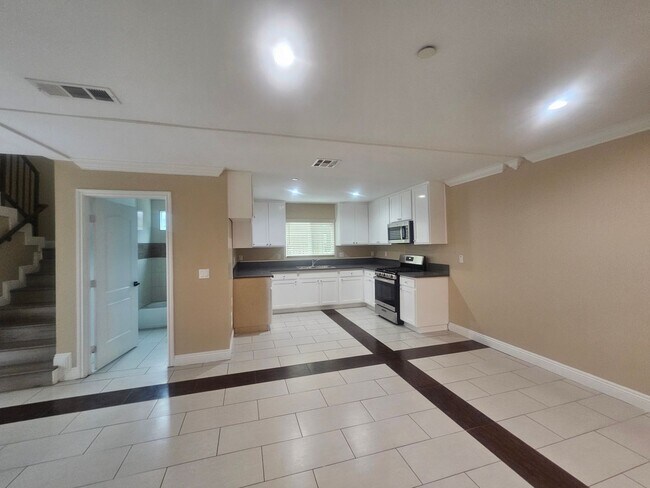 Building Photo - FIGUEROA(6616S)