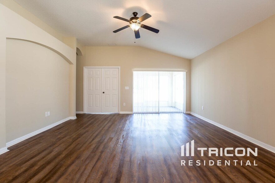 Building Photo - 2233 Roanoke Springs Dr