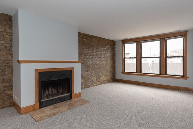 Building Photo - 3710 N Clark St