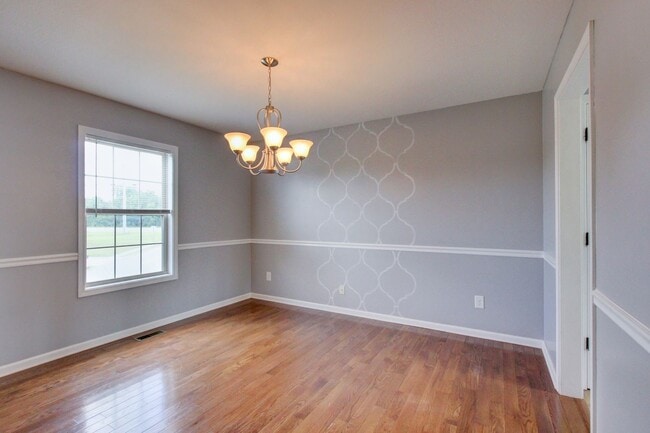 Building Photo - Sweet Splitlevel with Awesome Basement Area