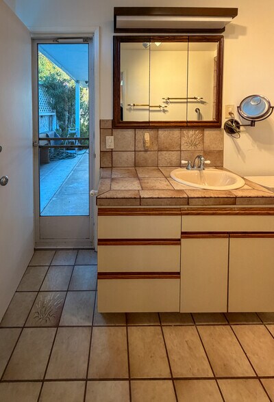 Building Photo - 5516 Ethel Ave