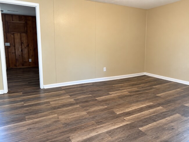 Building Photo - 1527 Maria Dr