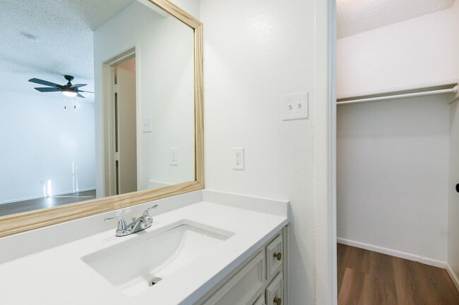Building Photo - MOVE IN SPECIAL - HALF OFF 1ST MONTH RENT. Newly Remodeled Modern 2 bedroom with a garage