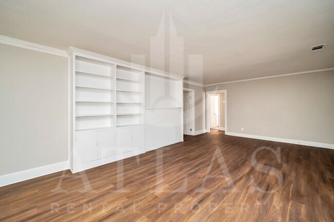 Building Photo - Spacious 3BR/2BA – 1,480 Sq Ft of Comforta...